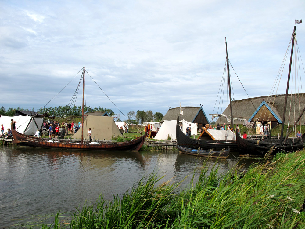 Schiffe im Bork Wikingerhafen