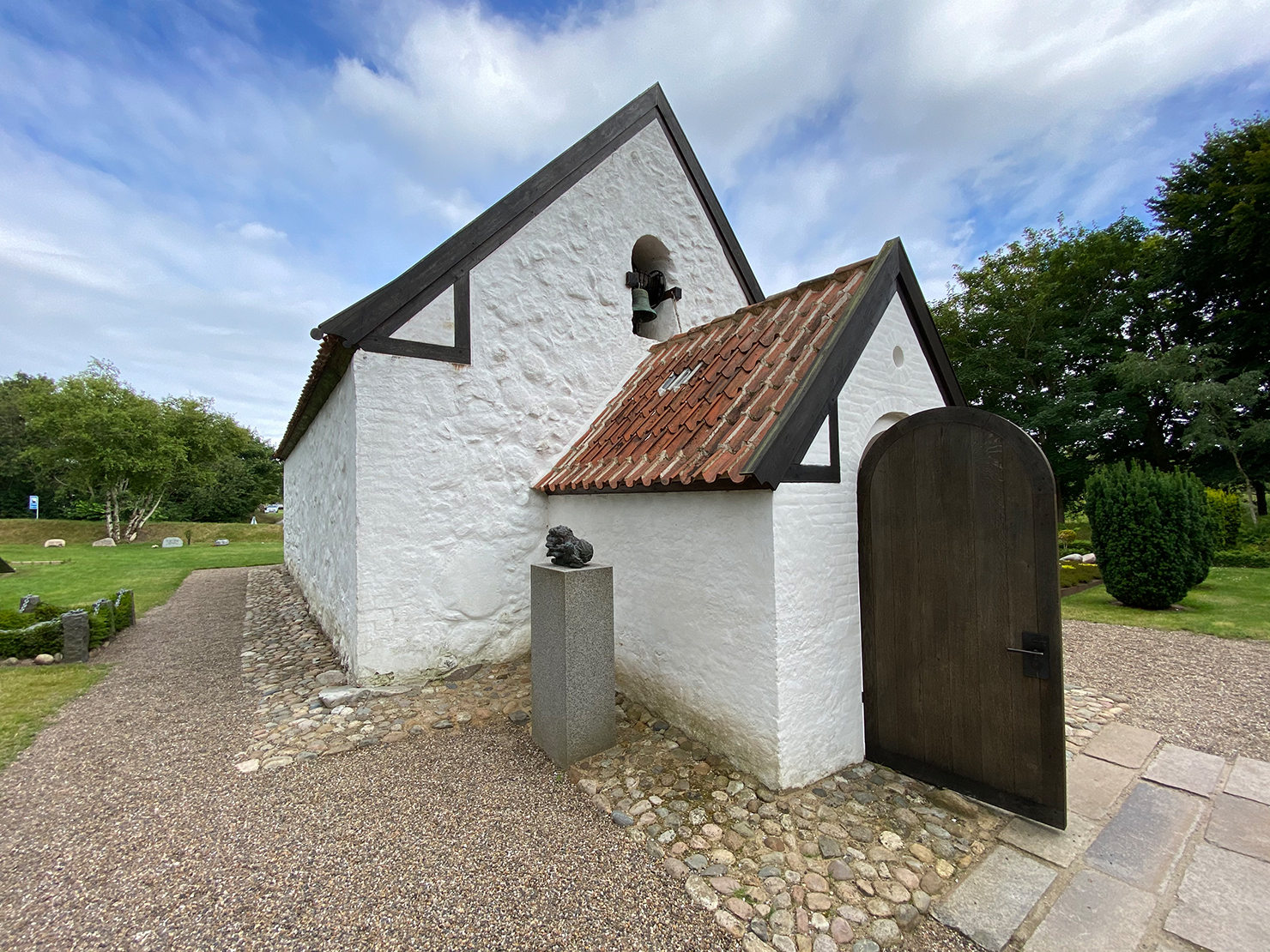 Dorfkirche in Venö