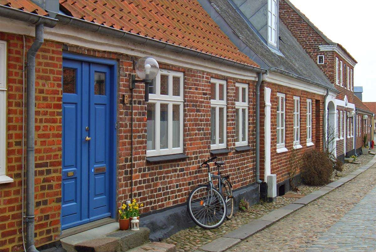 gamle roede huse